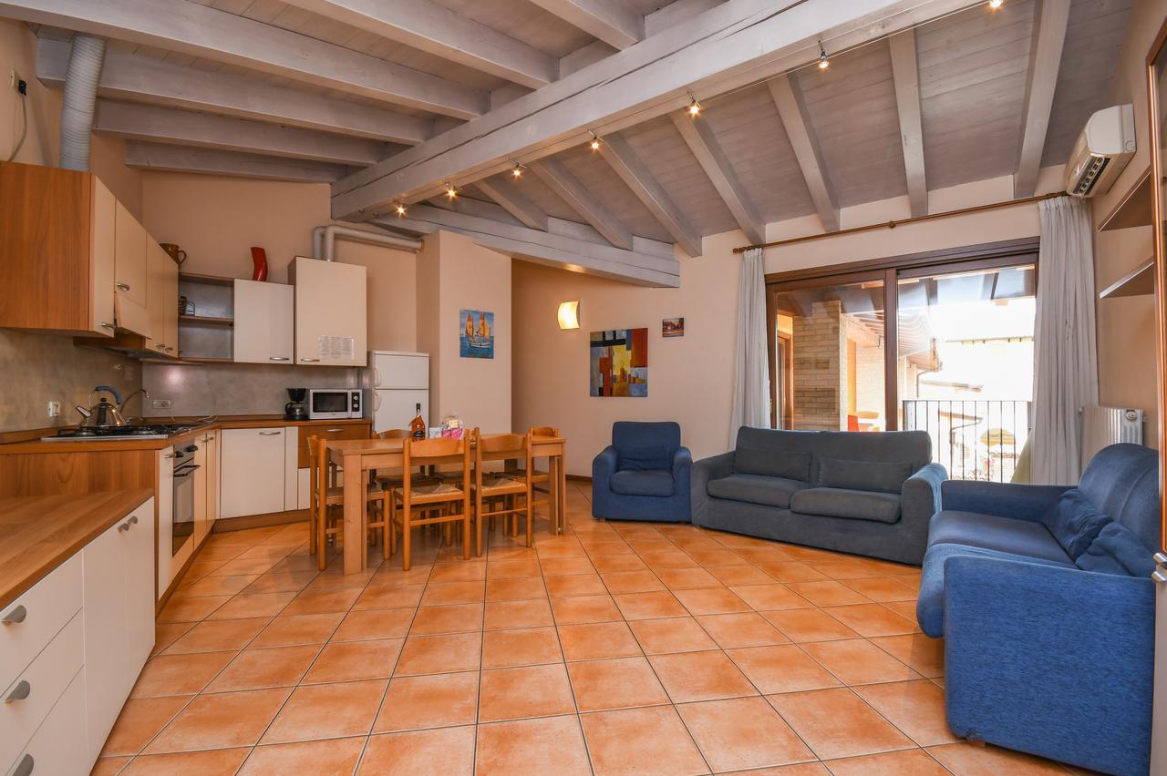 Residence Corte Ferrari -Ciao Vacanze- Moniga del Garda Exterior foto